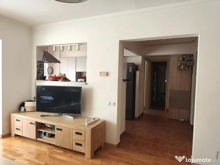 Apartament cu 2 camere decomandat în Republicii
