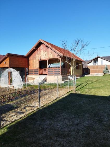 Casă cu 4 camere cu Teren 950 Mp în Central
