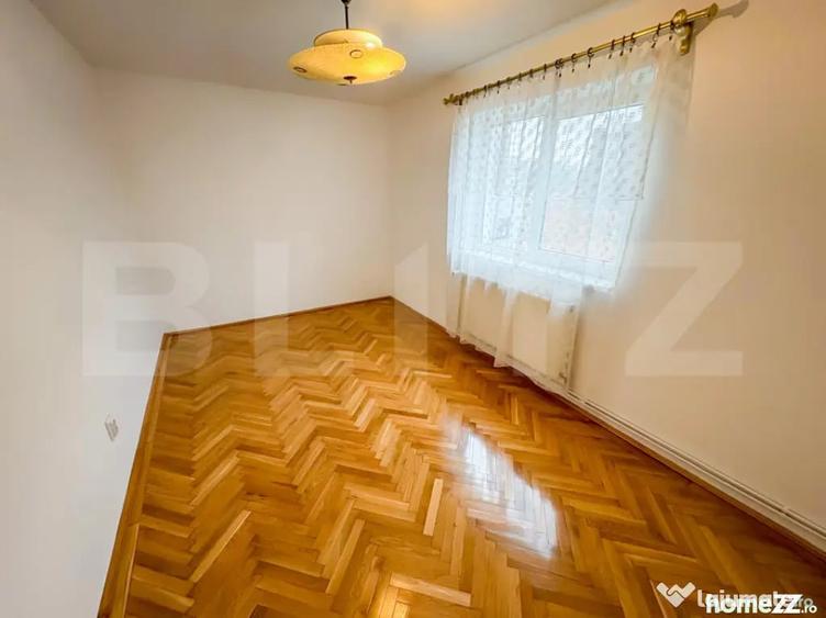Apartament cu 4 camere semidecomandat, mobilat în 22 Decembrie