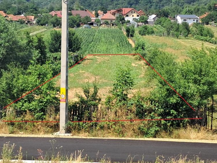 Teren Construcții intravilan de 1300 mp, în Polovragi
