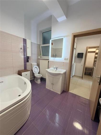 Apartament cu 3 camere semidecomandat în Grigorescu