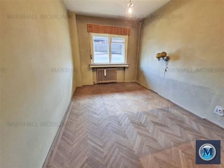 Apartament cu 4 camere semidecomandat în Sud