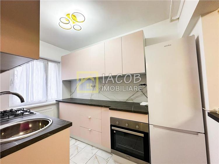 Apartament cu 3 camere semidecomandat în 9 Mai