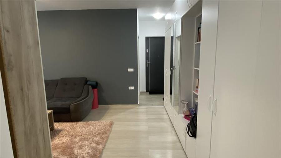 Apartament cu 3 camere semidecomandat, mobilat în Turnișor