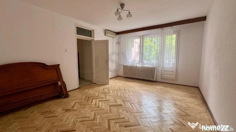 Casă cu 4 camere cu Teren 300 Mp în Arcul de Triumf