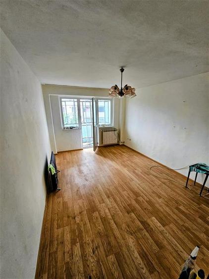 Apartament cu 4 camere decomandat în Viziru 3