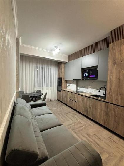 Apartament cu 3 camere semidecomandat, mobilat în Hipodrom 3