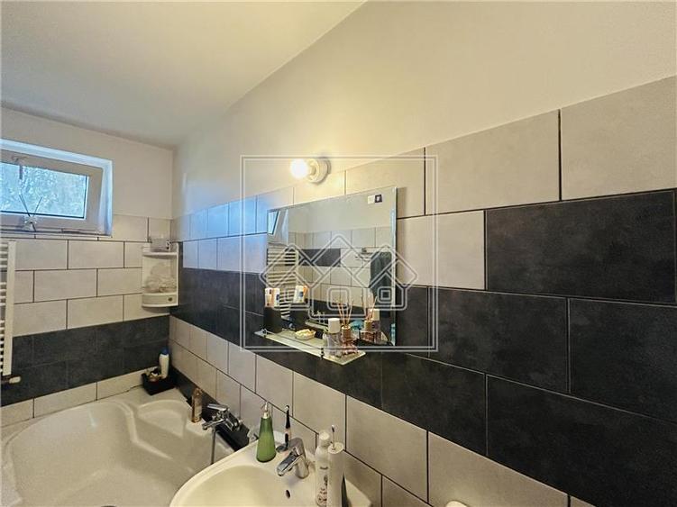Apartament cu 2 camere semidecomandat în Cedonia