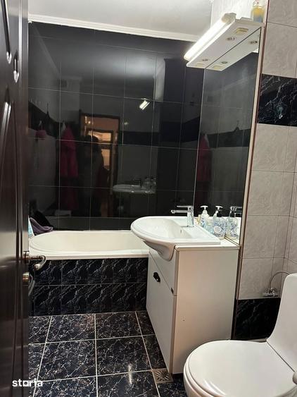 Apartament cu 3 camere decomandat în Faleza Nord