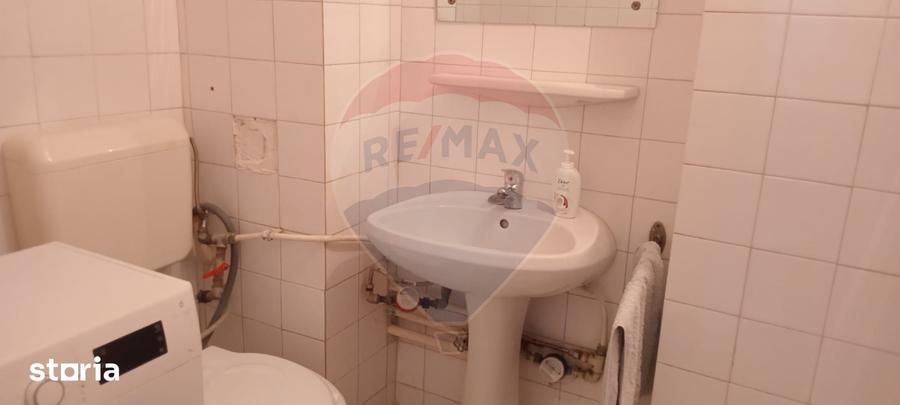 Apartament cu 3 camere decomandat în Pârneava