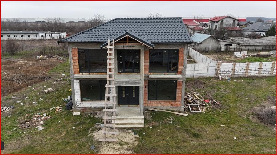Casă individuală cu 5 camere cu Canalizare în Ștefăneștii de Jos