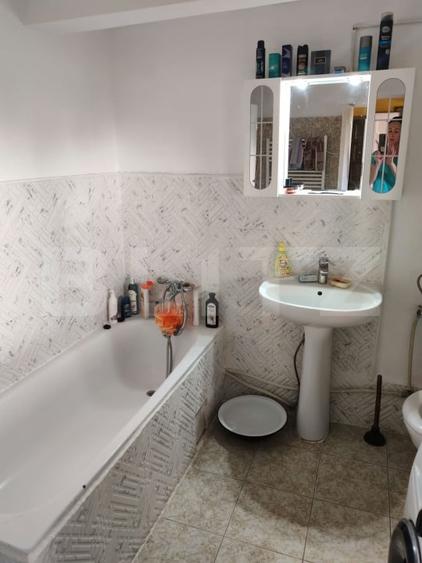 Casă individuală cu 3 camere cu Canalizare în Lazuri