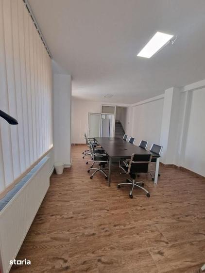 Casă cu 6 camere cu Teren 165 Mp în Vatra Luminoasă