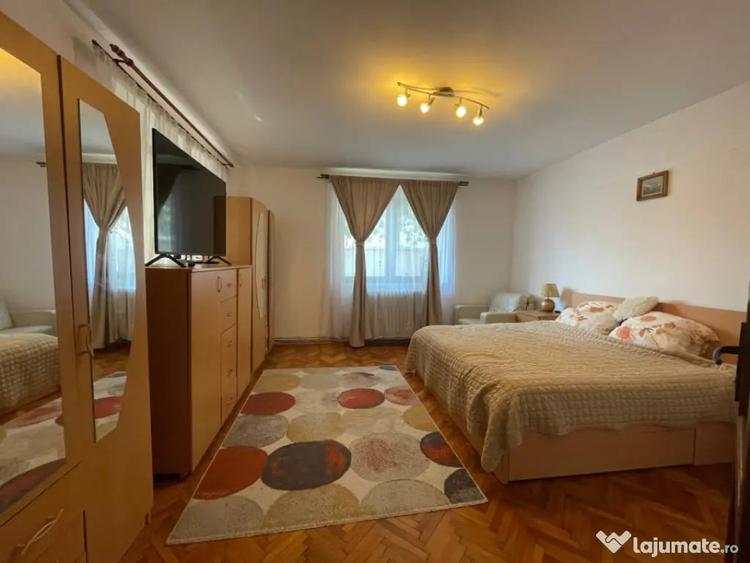 Casă cu 5 camere cu Teren 300 Mp în Central