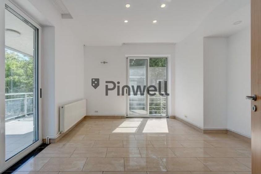 Apartament cu 4 camere decomandat în Primăverii