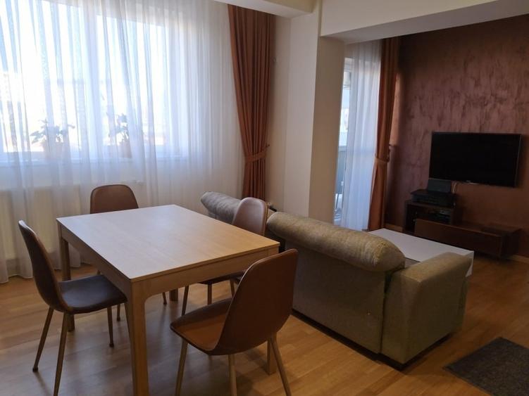 Apartament cu 3 camere decomandat, mobilat în Calea Aradului