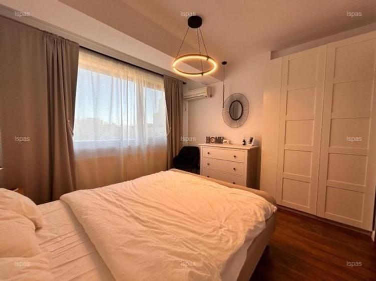 Apartament cu 3 camere semidecomandat, mobilat în Parcul Carol