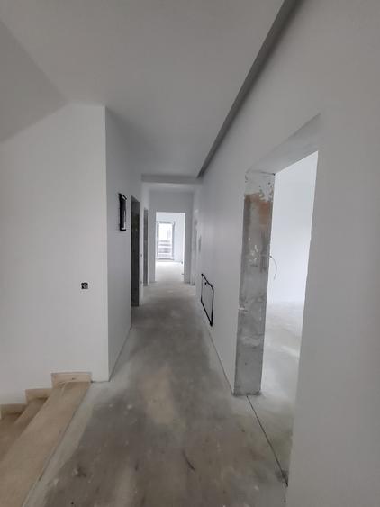 Casă individuală cu 5 camere cu Teren 373 Mp în Tunari