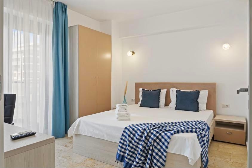 Apartament de vanzare 3 camere Mamaia - 1