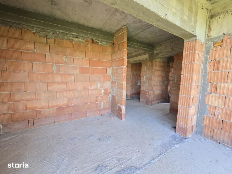 Casă cu 4 camere în Ostratu