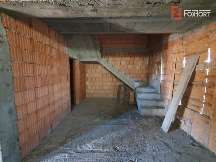 Casă individuală cu 5 camere cu Garaj în Uliuc
