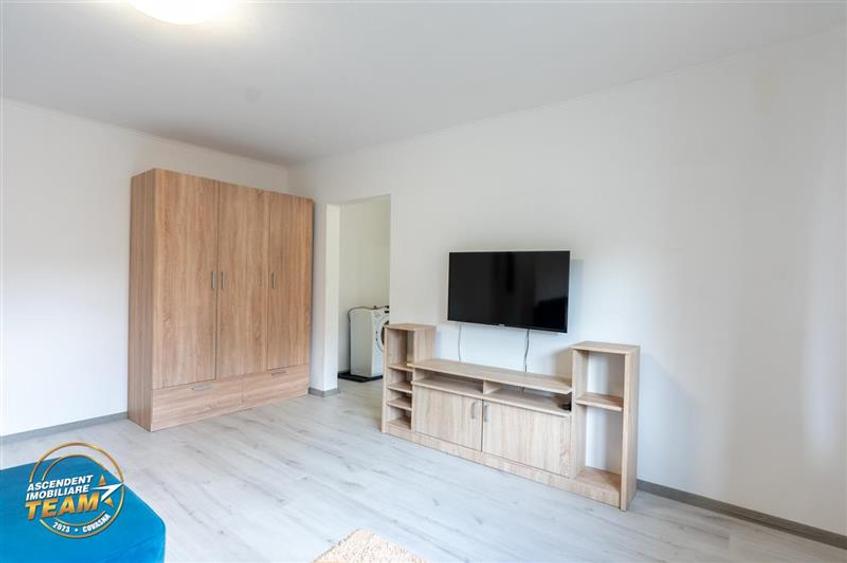 Apartament cu 2 camere semidecomandat, mobilat în Central