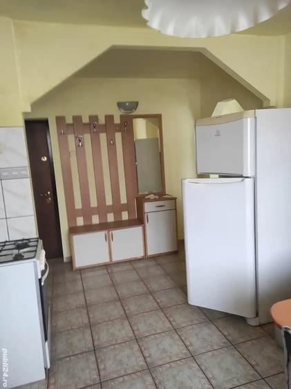 Apartament cu 4 camere semidecomandat în Central