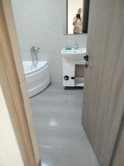 Apartament cu 2 camere semidecomandat în Tractorul