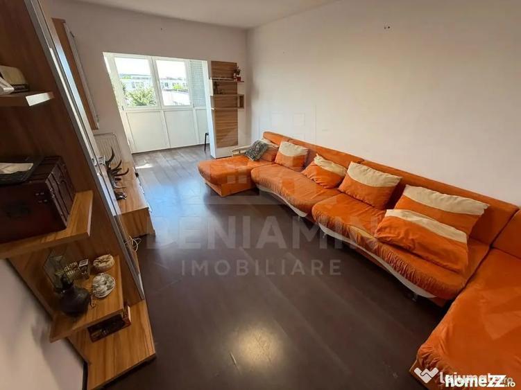 Apartament cu 3 camere decomandat în 1 Mai