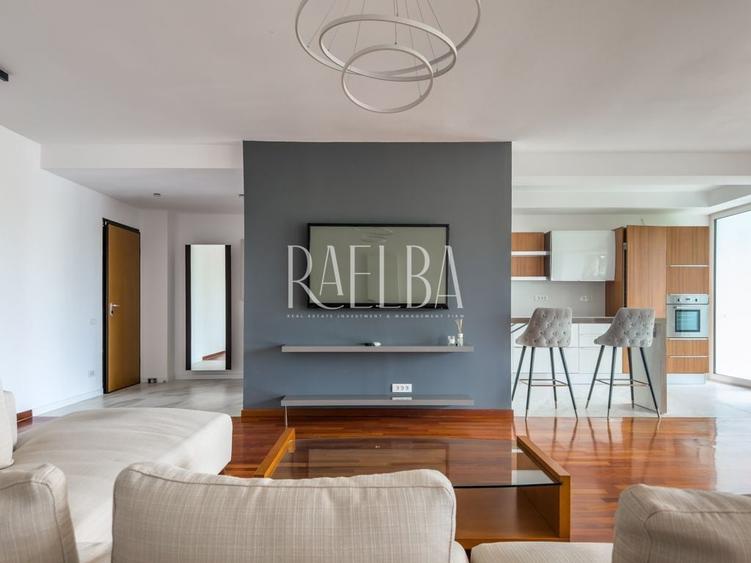 Apartament cu 4 camere semidecomandat, mobilat în Primăverii