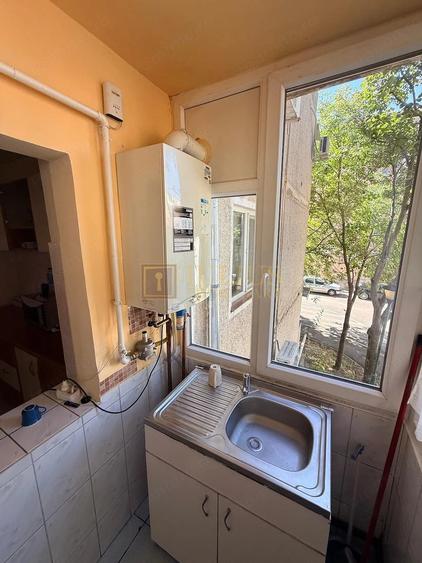 Apartament cu 3 camere decomandat, mobilat în Soarelui
