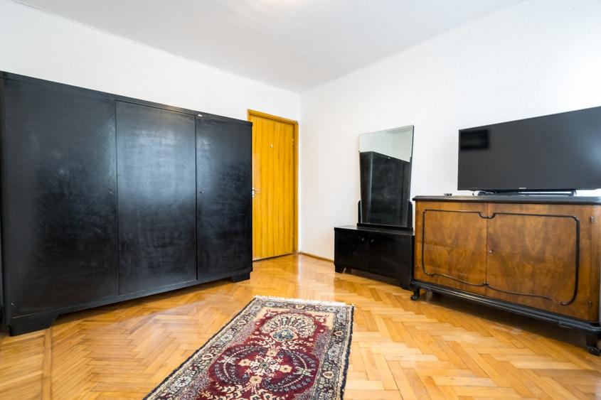 Apartament cu 3 camere semidecomandat în Drumul Taberei