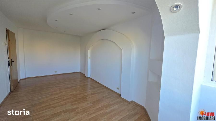 Apartament cu 2 camere decomandat în Triaj