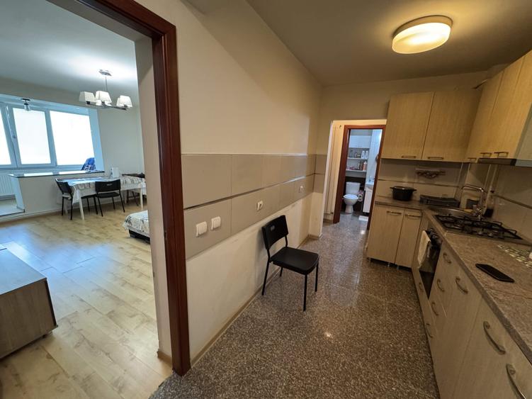 Apartament cu 3 camere semidecomandat în Central