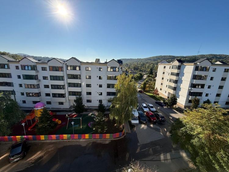 Apartament cu 2 camere decomandat, mobilat în Poiana Câmpina