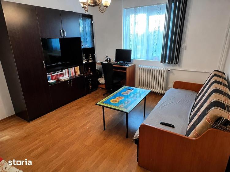 Apartament cu 2 camere semidecomandat în Văcăresti