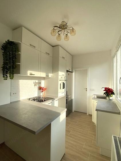 Apartament cu 3 camere decomandat în Central