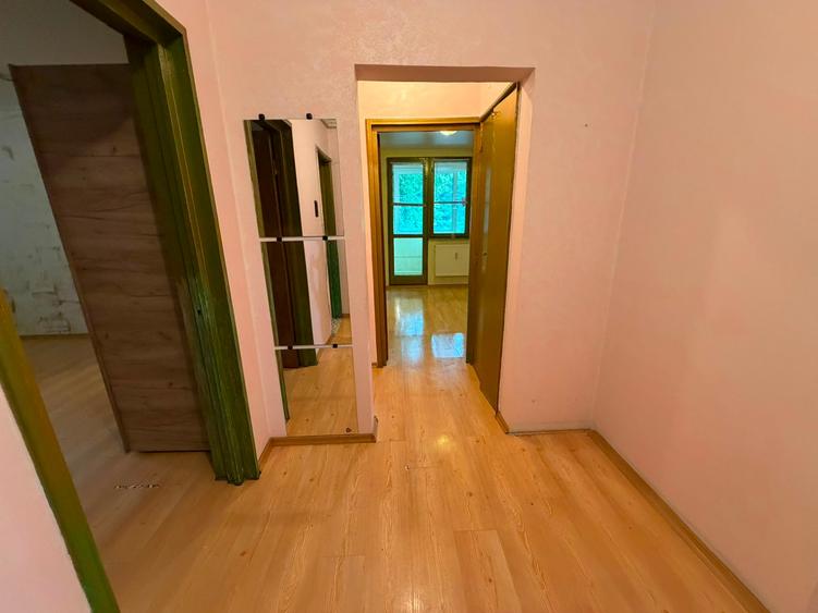 Apartament cu 3 camere semidecomandat în Dristor