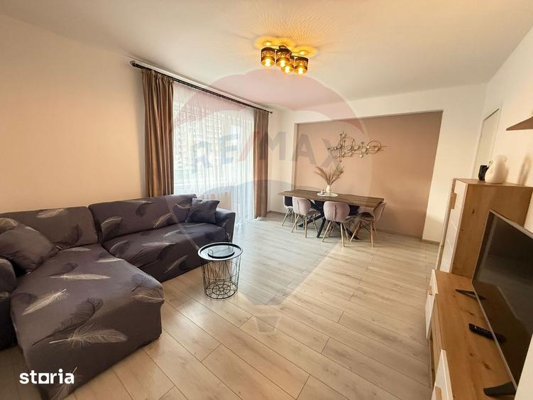 Apartament cu 3 camere decomandat în Tractorul