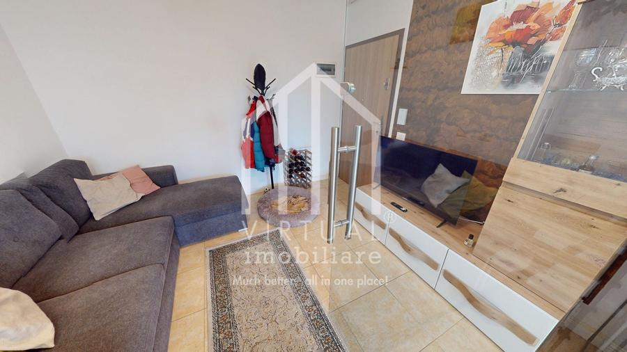 Apartament cu 3 camere semidecomandat, mobilat în Exterior Vest