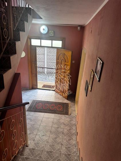 Casă cu 5 camere cu Canalizare în Ultracentral