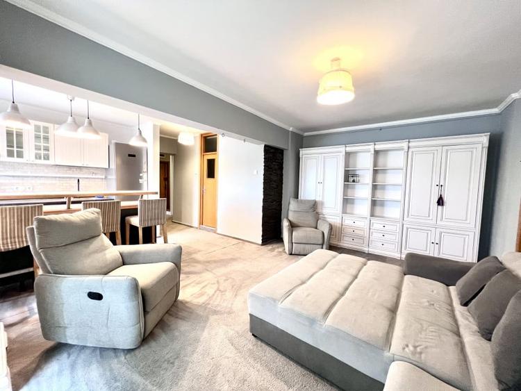 Apartament cu 4 camere semidecomandat, mobilat în Ștefan cel Mare