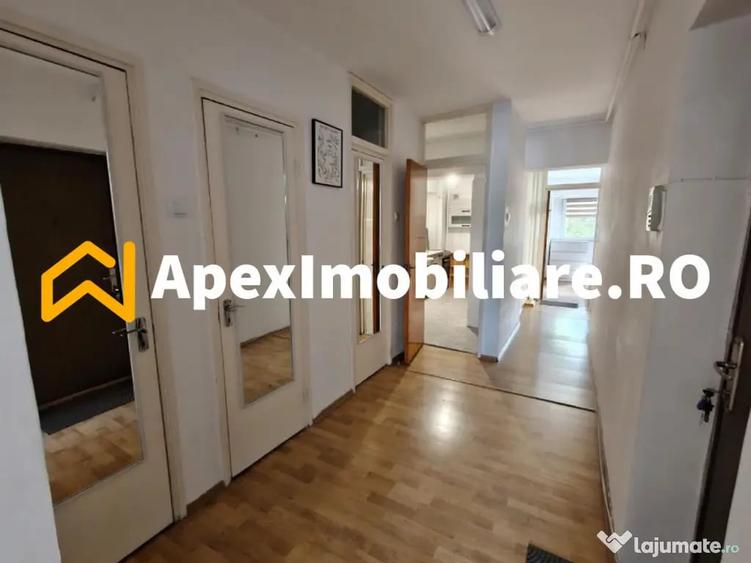 Apartament cu 3 camere semidecomandat în Universitate