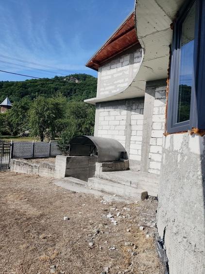 Casă cu 4 camere în Corbșori