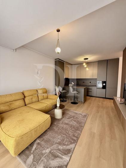 Apartament cu 2 camere semidecomandat, mobilat în Florești