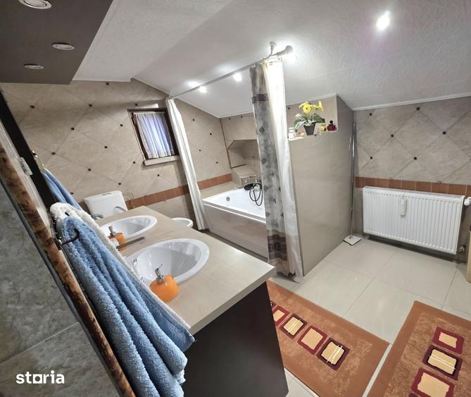 Casă cu 6 camere cu Teren 578 Mp în Bod