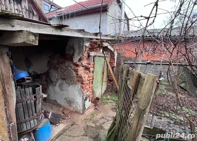 Casă cu 5 camere în Roșiori