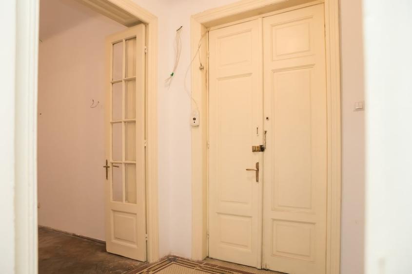 Apartament cu 3 camere circular în P-ța Unirii