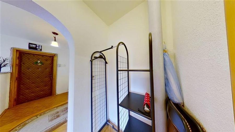 Apartament cu 4 camere decomandat, mobilat în Tractorul