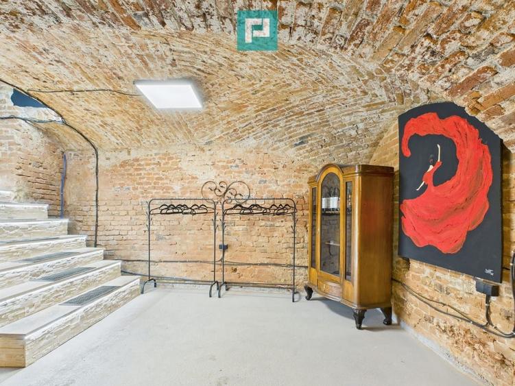 Apartament cu 2 camere semidecomandat, mobilat în Central